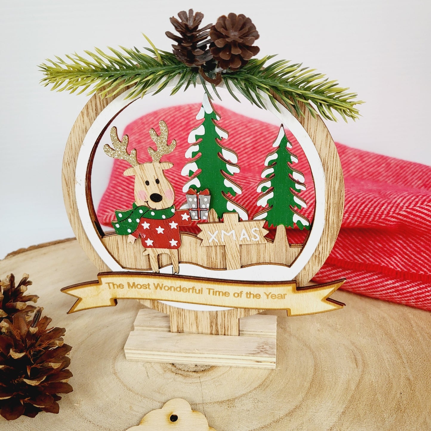 16cm standing layered christmas scene with teindeer round