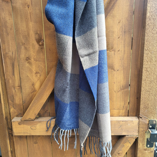 Scarf modern squares - blues/creams
